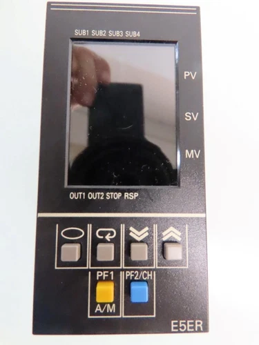 OMRON E5ER-Q4B AC100-240 Temperature Controller 2 pts: Voltage Volta ge/Current