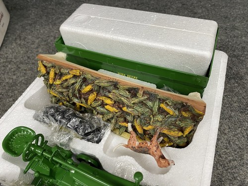 Ertl 1997 John Deere Foxfire Farm Tractor Model B & Wagon Late Harvest *NRFB* - Picture 2 of 8
