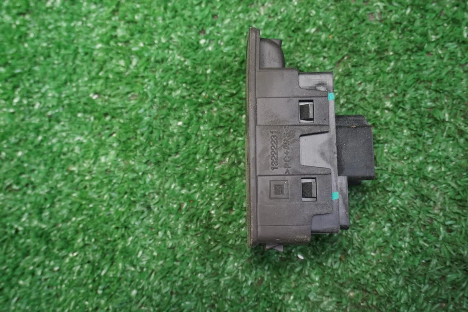 Interruptor ventana trasera derecha OPEL INSIGNIA 2010 OEM0000840701 Foto 2 de 4