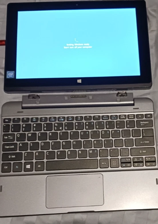 Acer One S1002 Laptop & Tablet 2 in 1 Detachable Keyboard 2GB/32GB Windows 10 - Image 3 of 4