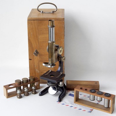 1911 ANTIQUE Brass Microscope E. LEITZ  WETZLAR w/ 3 Objectives 3 Eyepieces BOX