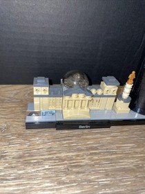 LEGO ARCHITECTURE: Berlin (21027) - COMPLETE w/ Manual