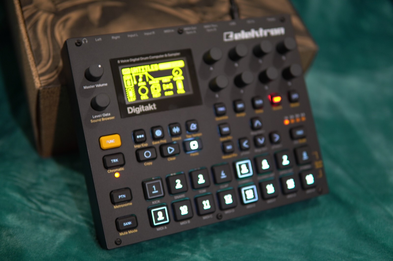 Direct Track Sampler *VERY CLEAN* Elektron Digitakt 8-Track Sampler and MIDI Sequencer with ...