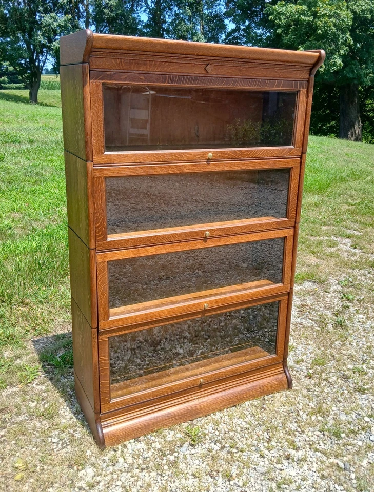 Antigua librería Gunn 4 secciones barrister cuarto roble aserrado con triángulo rojo Foto 2 de 4