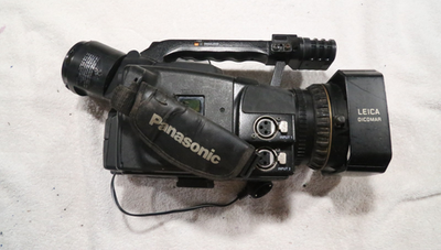Panasonic AG-DVX100B MiniDV 3CCD Video Camcorder Parts or Repair
