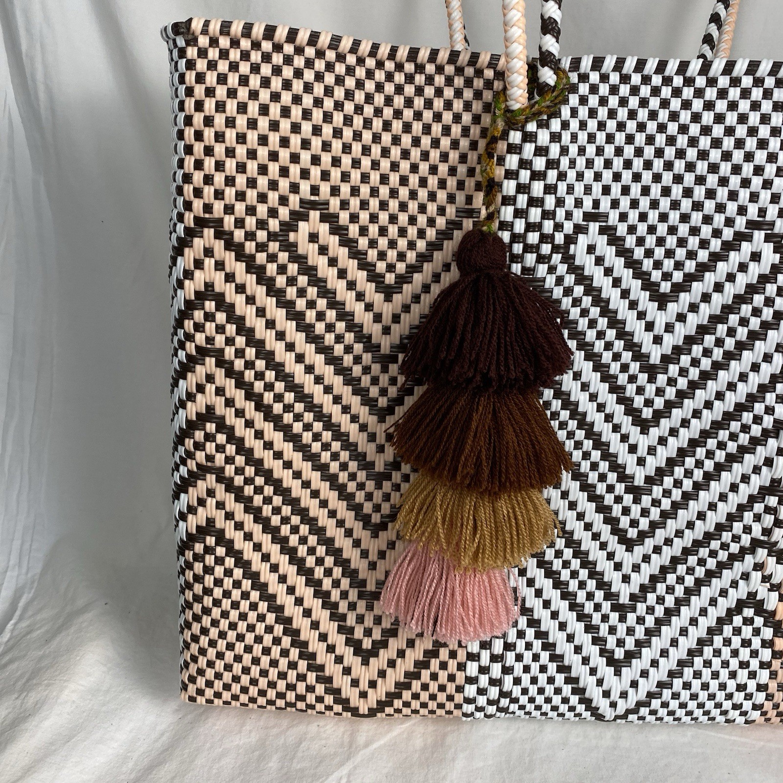 Oaxaca Mexico Hand Woven Recycled Plastic Market /Beach Tote Bag Pom-Pom Med