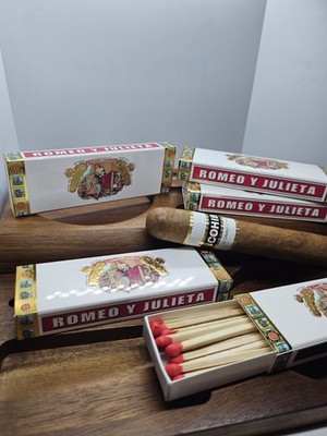 ROMEO Y JULIETA 4 inch  COLLECTIBLE HOME BAR Display 1 box of 20 CIGAR MATCHES
