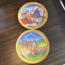 (2) Assiettes plastique McDonald’s Four Seasons 1977 Ronald Grimace automne et avril