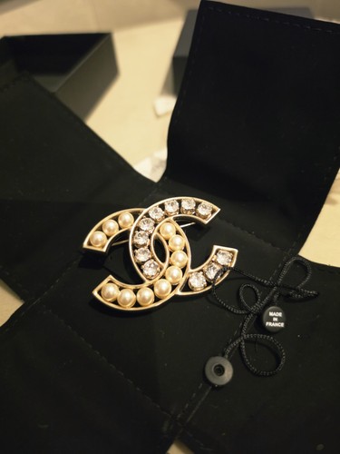 CHANEL Signed Interlocking CC Logo Brooch Gold Tone Faux Pearl Clear Crystal