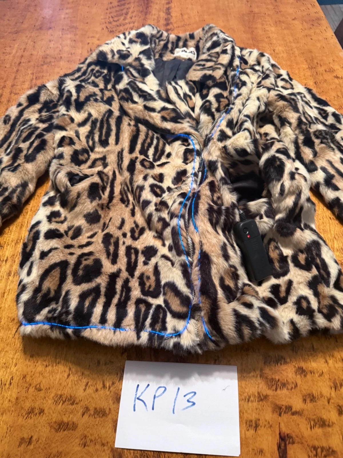 APPARIS Animal Print Leopard cheetah Faux Fur Fleece Teddy Jacket size S KP13
Opens in a new window