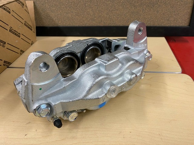 2007-2015 TOYOTA TUNDRA GENUINE OE OEM NEW FRONT DISC BRAKE CALIPERS (2