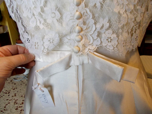 ABITO DA SPOSA VINTAGE IN RASO COLOR AVORIO MARCA ROBELLA SPOSE N° 4 - Bild 9 von 13