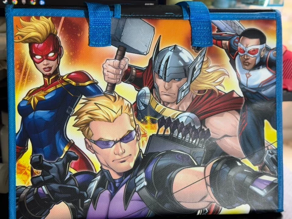 Folha adesiva livro de colorir Marvel Avengers estojo de transporte com alça - Imagem 2 de 4