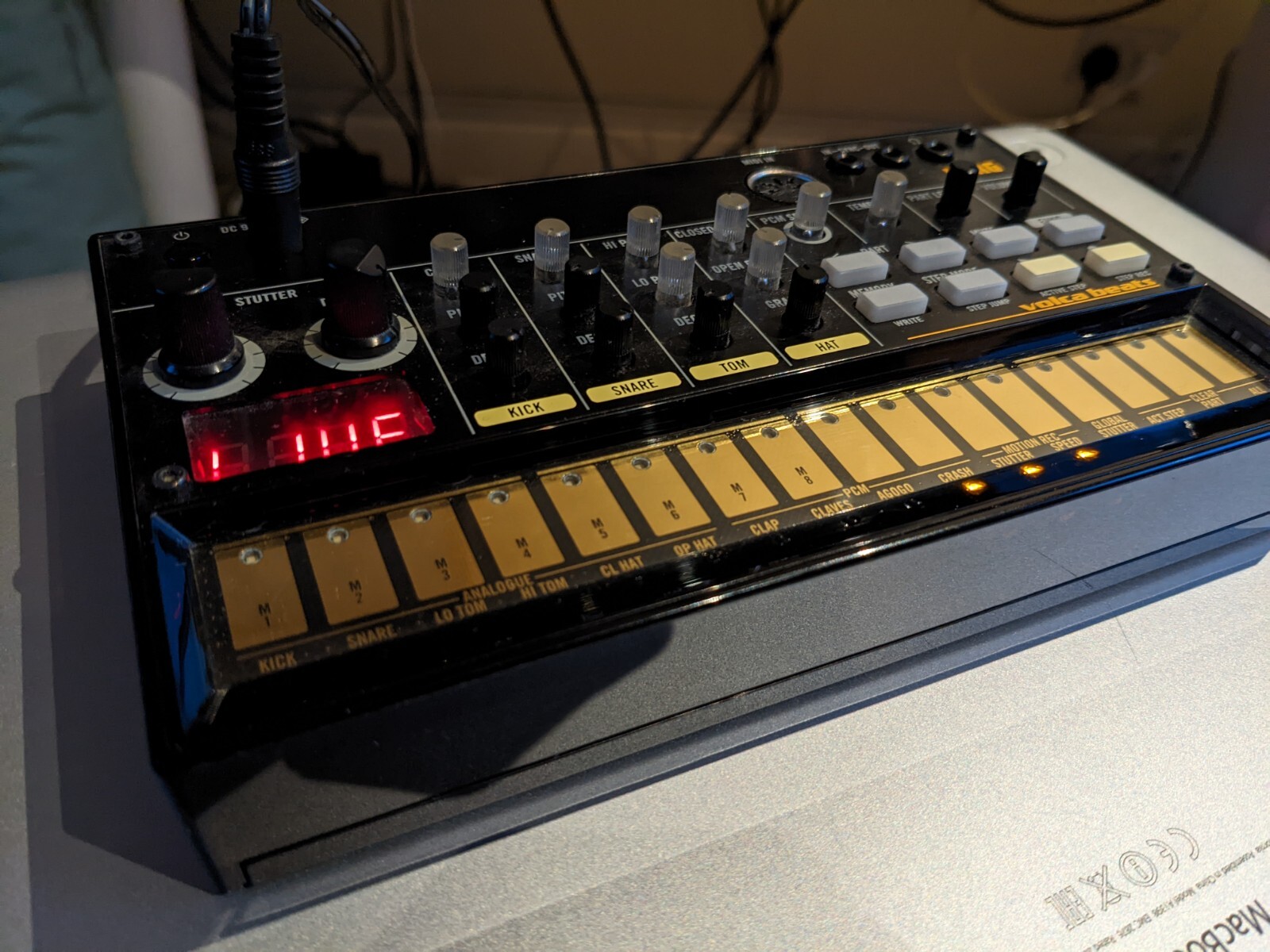 Volca Beats Drum Machine Synth with Official PSU (KRVOLCABEAT