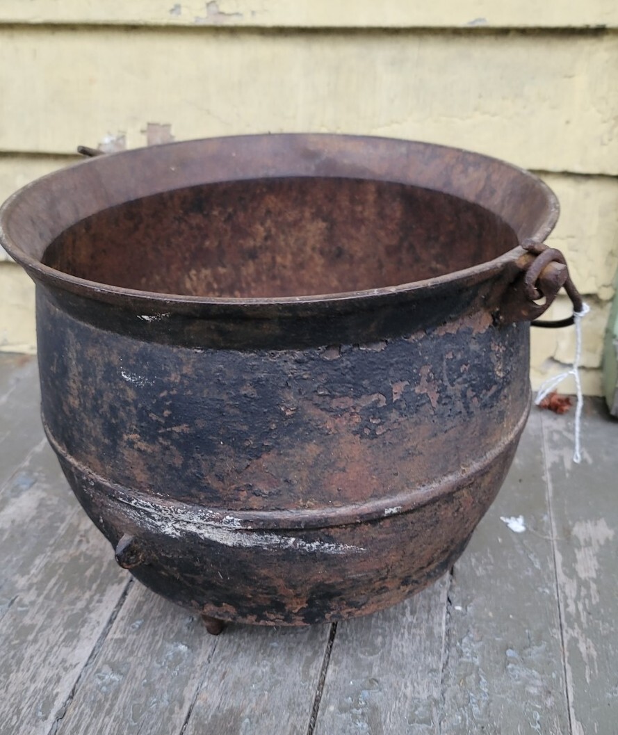 VINTAGE CAST IRON Favorite Piqua Ware No 8 3Leg Cast Iron Kettle eBay