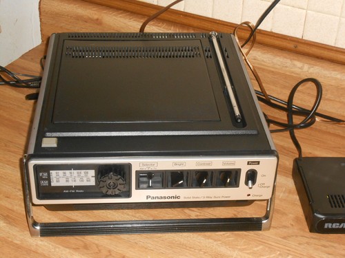 PANASONIC Black & White Portable 5" TV AM FM RADIO W/ DIGITAL CONVERTER! WORKS! - Picture 15 of 24