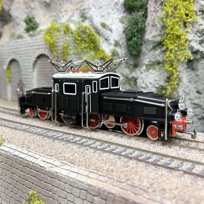 Arnold HN2433 Locomotive électrique. Ce 6/8II  Crocodile De Manouvre  Cff Verte  P Iv Dc N