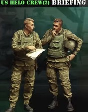 1/35 Vietnam 60 s/70 s Era Huey Helicopter Pi...