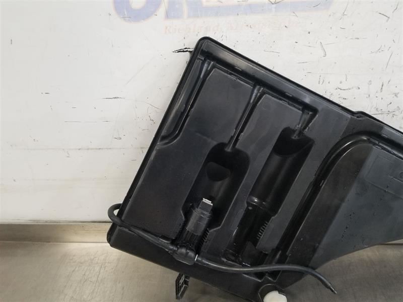 Maserati Levante 2019-2019 Washer reservoirs Set