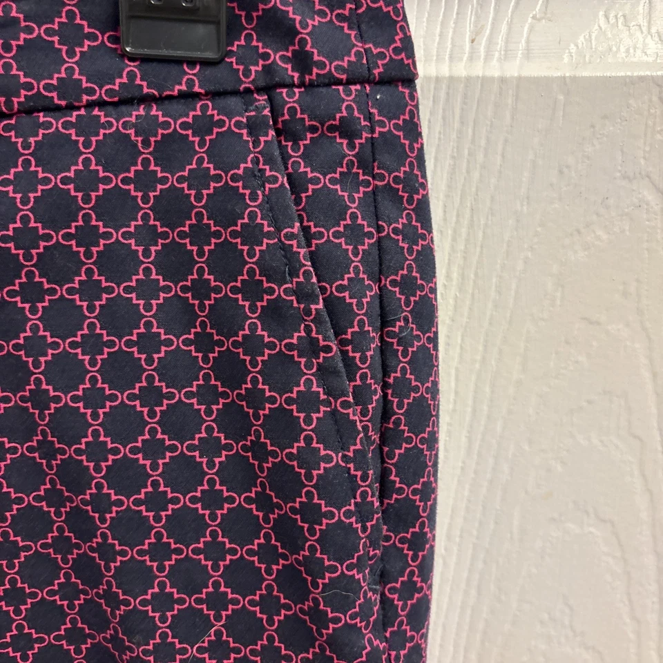 Pantalones Cortos Largos Willi Smith Talla 8 Usados en Excelente Condición. Diseño negro y rosa. Casual. Verano. Bolsillos Foto 2 de 4