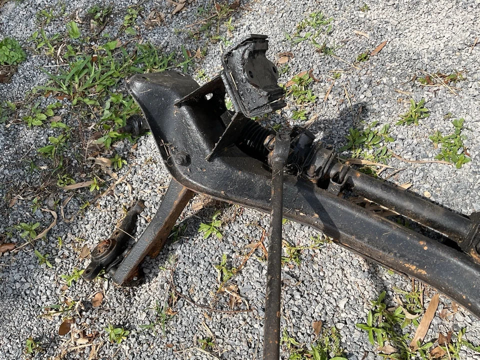 Datsun 240z 1971 subchasis delantero montaje de cremallera de dirección usado OEM original Foto 4 de 4