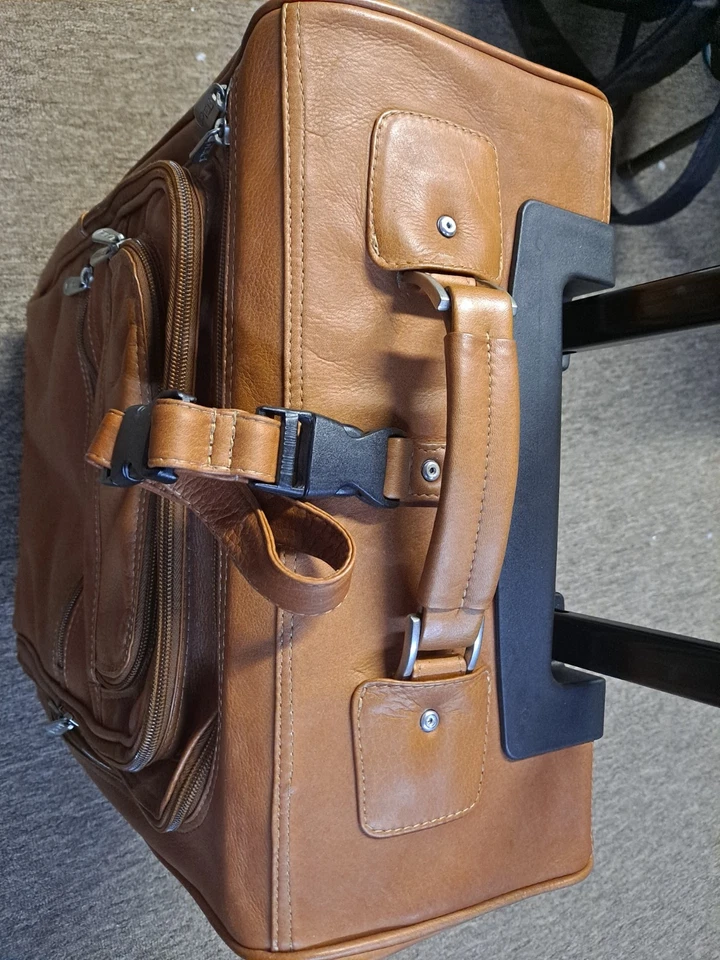 Piel 皮革多口袋惠勒 14x19x7。 全粒面牛皮。 — 第 4/4 张图片