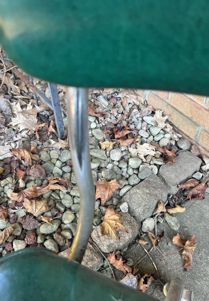 Vintage MCM 1960s Steelcase Grand Rapids Chair Green Rolling Chair - Image 4 of 4