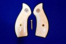 SMITH & WESSON J FRAME ROUND BUTT PREMIUM GRADE GIRAFFE BONE / STAG GRIPS