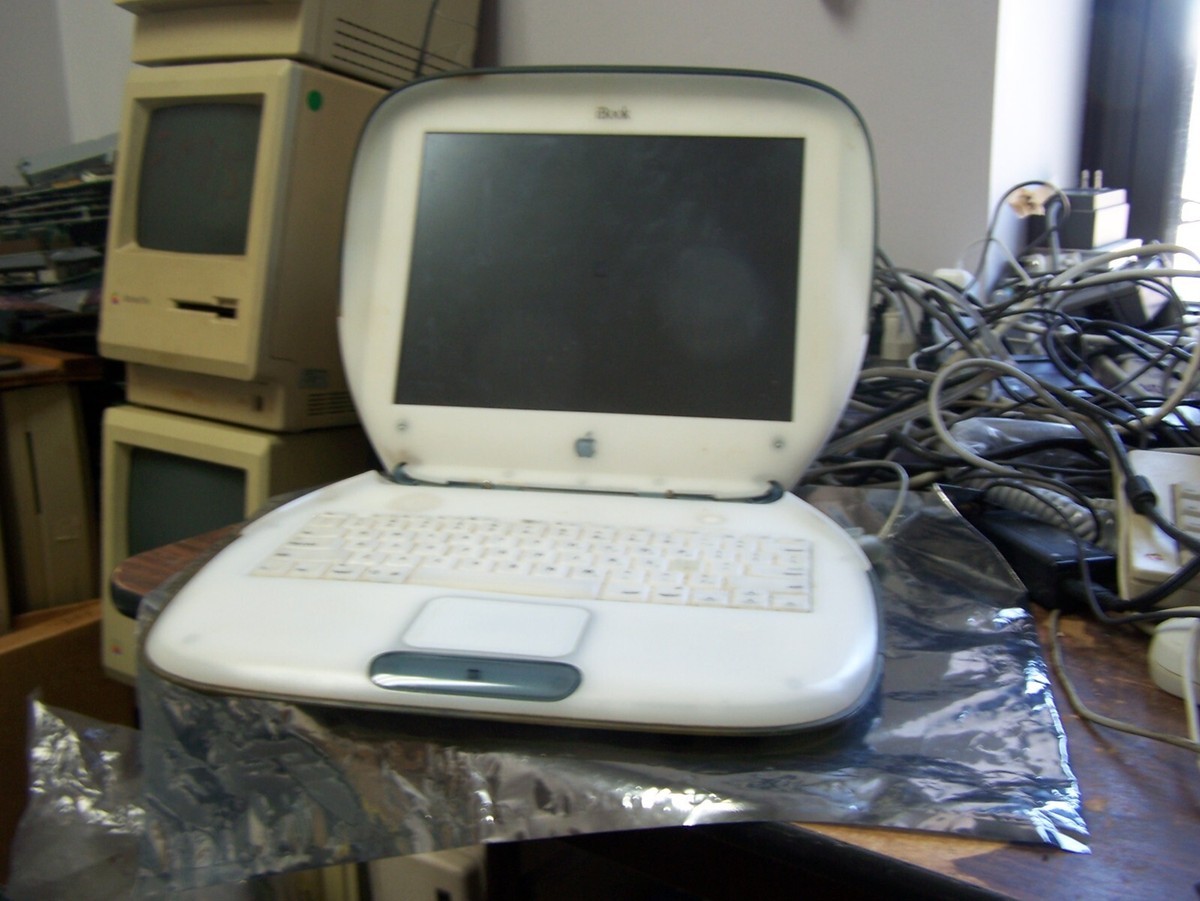 Apple Macintosh iBook G3 Clamshell Graphite 320MB, OS 9.0.4, 1GB