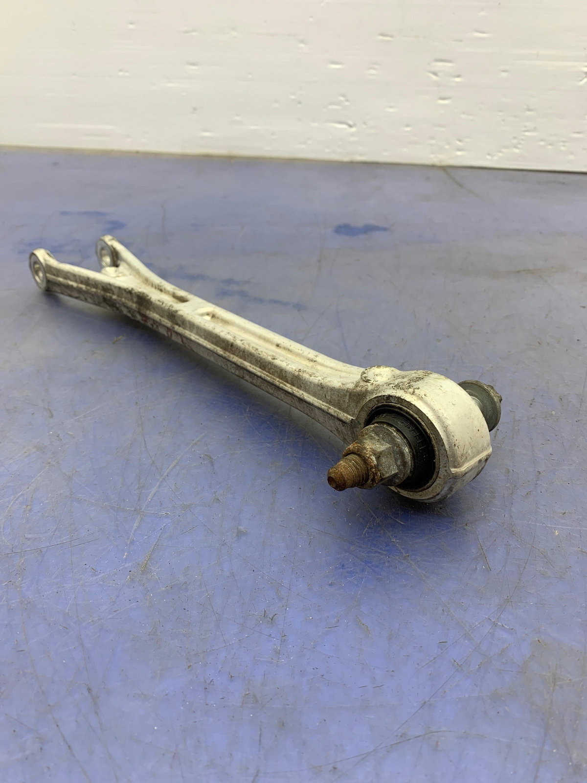 2014 - 2016 MASERATI GHIBLI M157 LEFT REAR UPPER CONTROL ARM SET *SURFACE RUST*