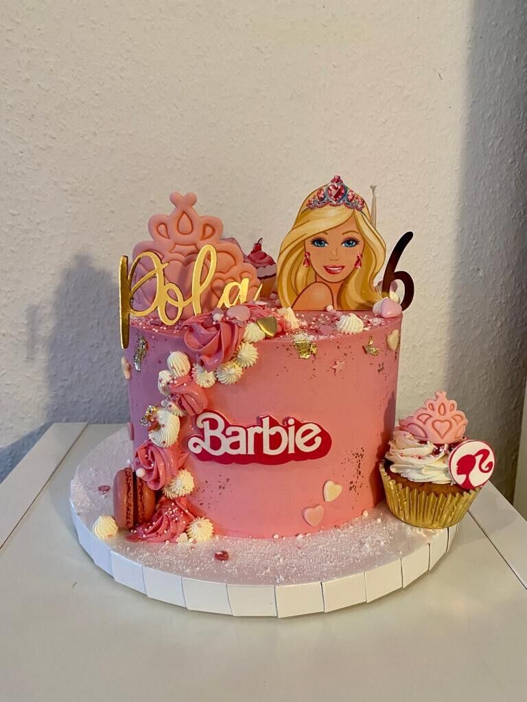 Archivo de corte superior de pastel de princesa Barbie