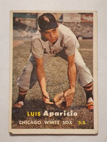 1957 TOPPS BASEBALL LUIS APARICIO #7 CHICAGO WHITE SOX BASEBALL CARD