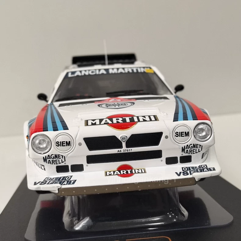 IXO 1:18 LANCIA DELTA S4 #3 1986 Martini librea coche de carreras modelo fundido a presión Foto 4 de 4
