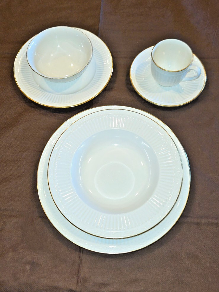 Mikasa Empire Gold Dinnerware 6 piece place setting for 8