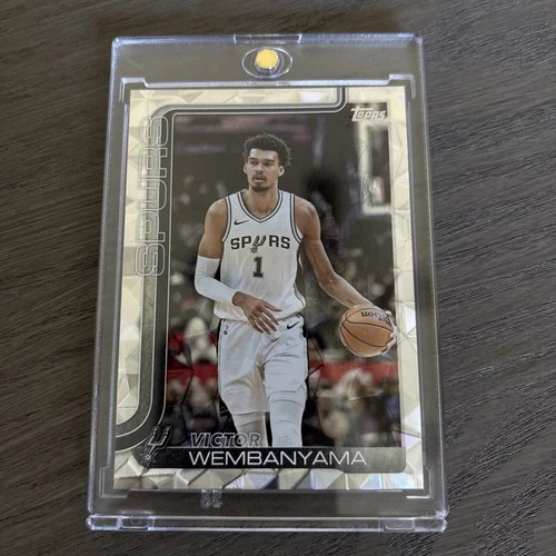 Topps Flagship 2025-26 Victor Wembanyama Diamante #195 San Antonio Spurs - Mint