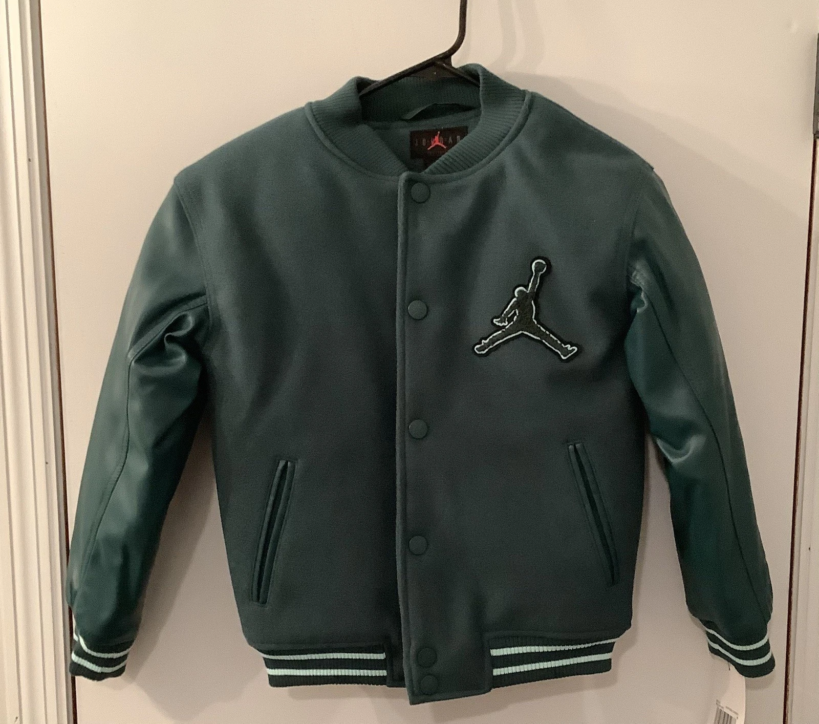 NWT JORDAN JUMPMAN NIKE KIDS BIG BOYS GREEN VARSITY BASEBALL JACKET SIZE SMALL