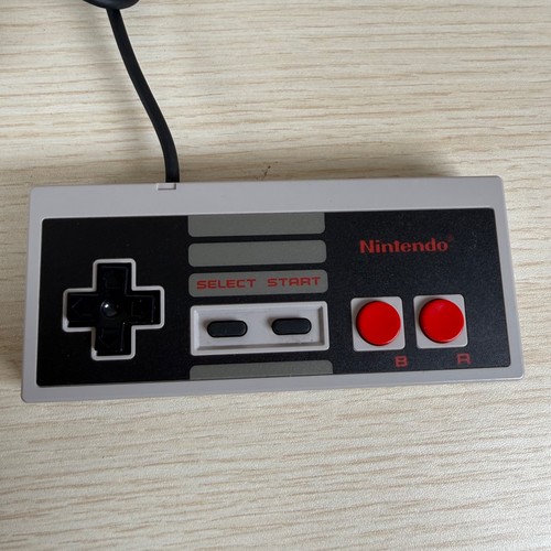 Nintendo NES Mini Classic Edition Mini Console 30 giochi in scatola, 2 controller - Foto 6 di 11
