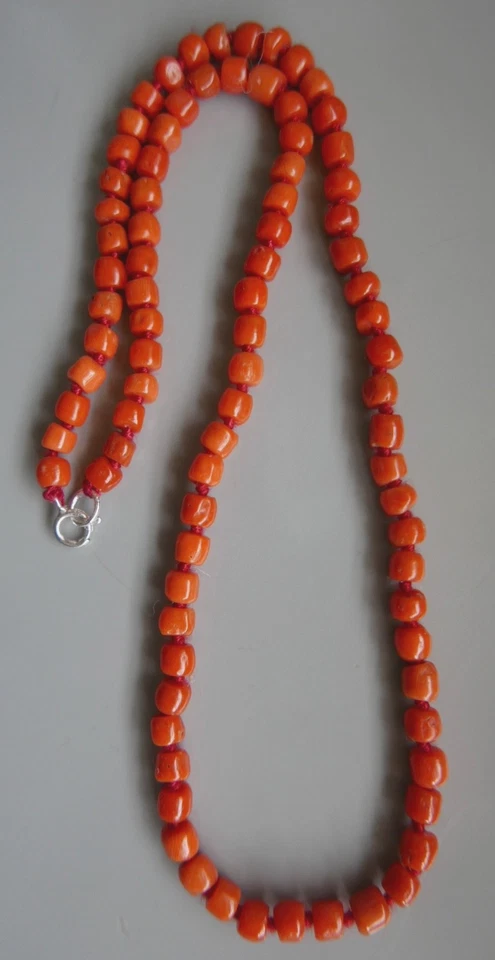 VERY NICE, VINTAGE, CARVED REAL CORAL BARREL SHAPED BEAD NECKLACE 15.6g - Image 3 of 4