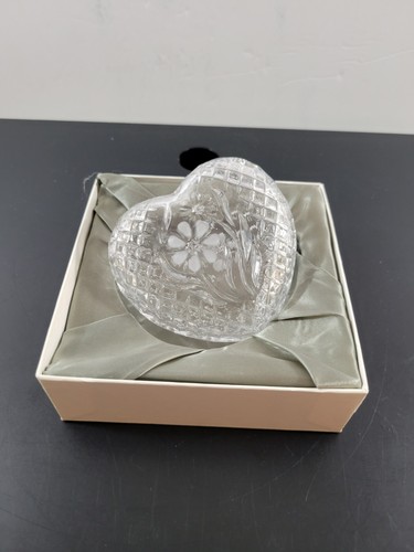 Vintage 2 Piece Heart Shaped Trinket Box Floral Cut Crystal Glass - Imagen 3 de 11