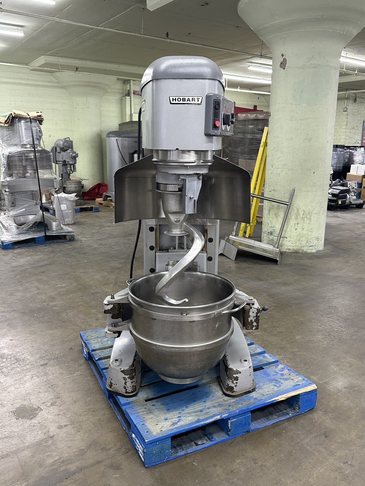 Hobart Legacy HL14001STD 140 Qt. Floor Mixer with Guard