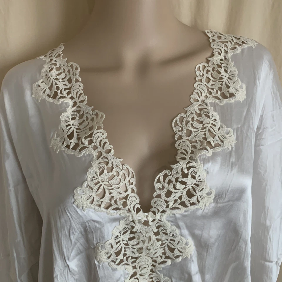 Bata tocador de encaje crema seda blanca La Perla Foto 3 de 4