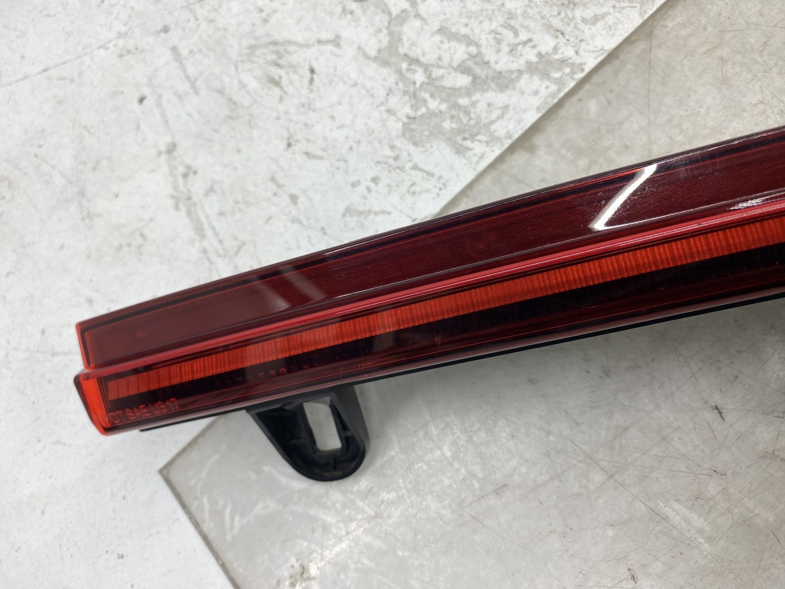 2019-2023 ASTON MARTIN VANTAGE REAR CENTER MIDDLE TRUNK LID MOUNTED TAILLIGHT
