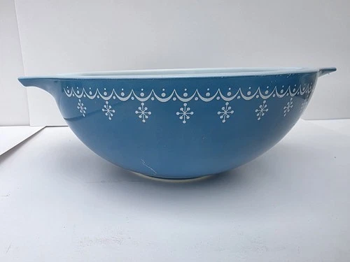 VINTAGE Pyrex Cinderella Bowl 4 Qt #444 Snowflake Blue