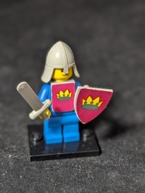 Lego CAS082S - Classic Castle Knight w/Vest, Shield & Sword - Sets 375 & 6075