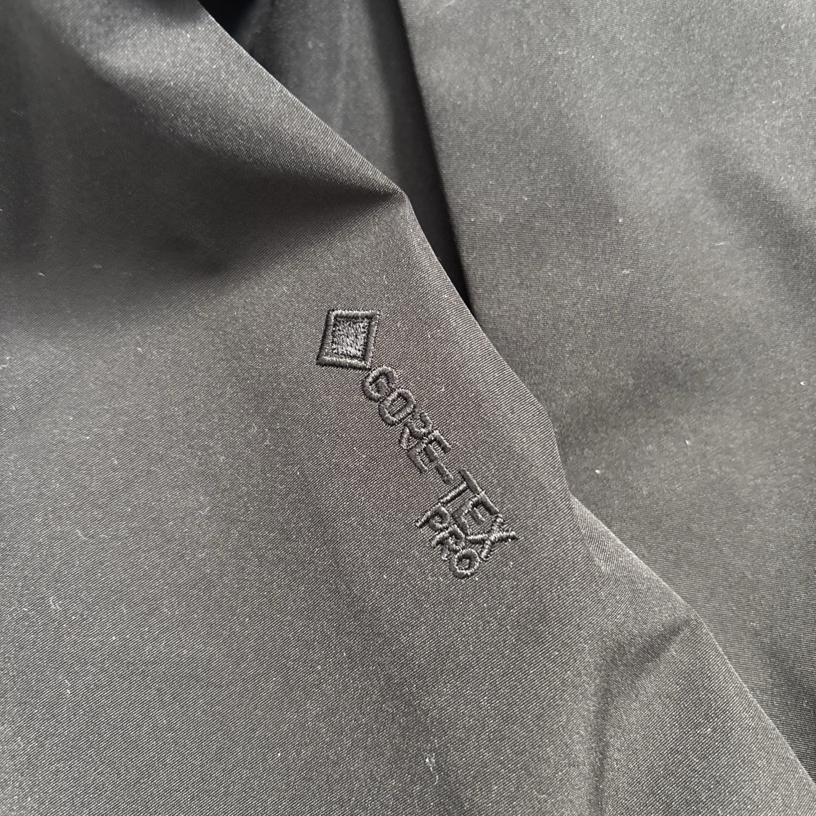 Arc'teryx Water Resistant GORE-TEX Pro Men's Black Rain Jacket Size L thumbnail 5