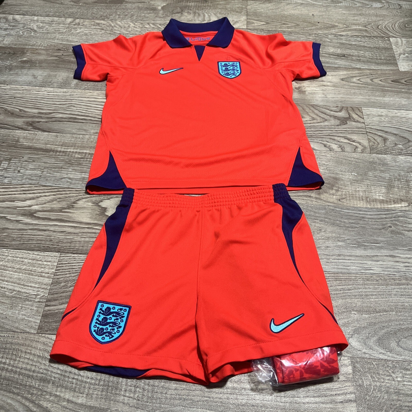 New Genuine! 2023 England Away Kit Kids Football Kit Size 67years A1