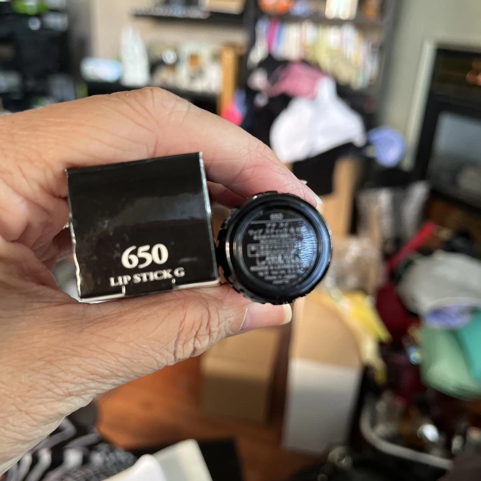 Lápiz labial Anna Sui G. Shade 650 3G.  ¡Nuevo en caja! Foto 2 de 4