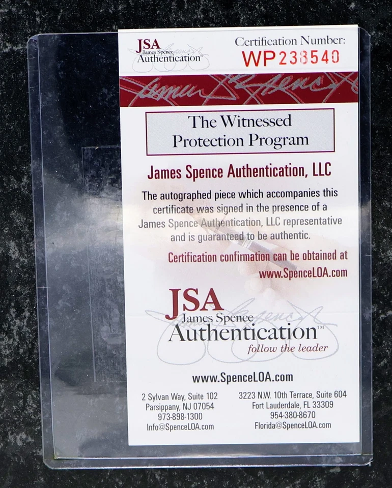 Foto de camiseta negra autografiada de Jon Gray 8x10 con placa certificado de autenticidad JSA Foto 4 de 4