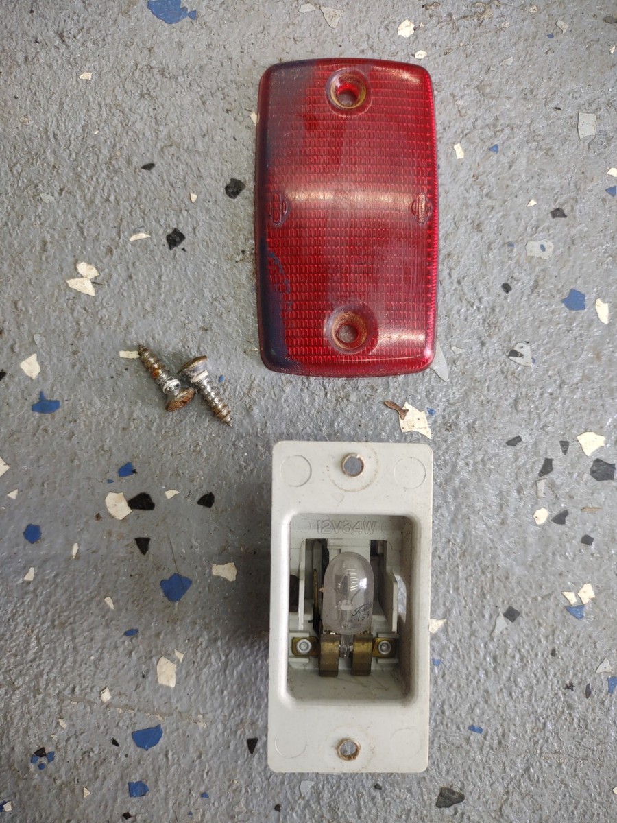 3105　こちらは専用です 1984-1989 Nissan 300ZX Z31 Rear License Plate Light Housing