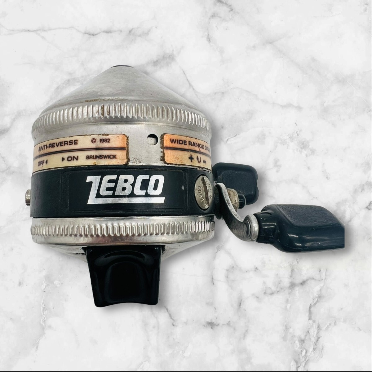Moulinet De Pêche Vintage Zebco 33, Made In USA, Pied Métal Laiton, Très Bon état